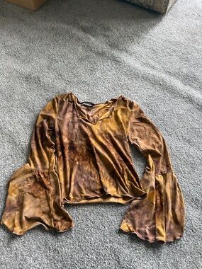Women's Long-Sleeve Bell Sleeve Tie-Dye Top in Brown and Mustard